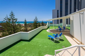 Гостиница Ritz Resort - Heated Pool  Серферс-Парадайс